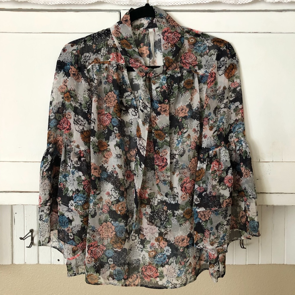 LC Lauren Conrad Floral Bell Sleeve Top M
